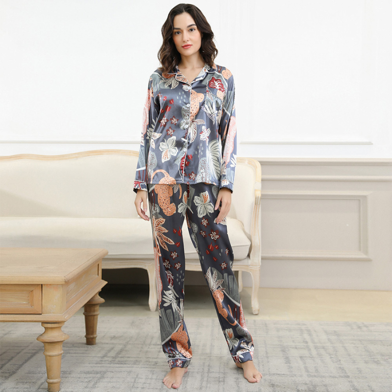 Leafe Print Silk Full Sleeve Pyjamas Set